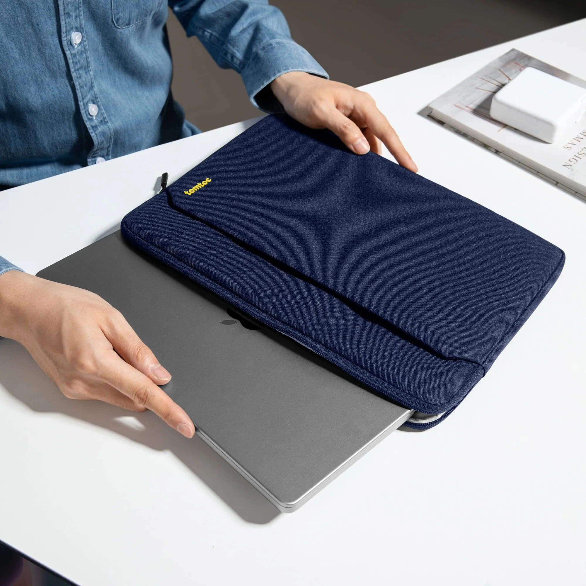 Light-A18 Laptop Sleeve for 15 inch MacBook Air